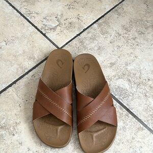 Olukai women’s sandals size 9